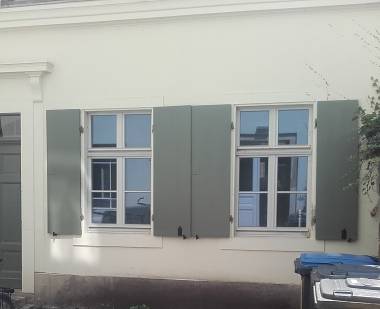 Aufgearbeitete Fensterläden